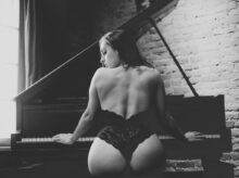 woman in black lace panty and bra